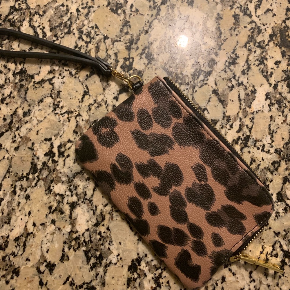 🆕 Animal Print Wristlet